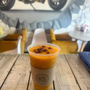 Frappé Mango-Arandano